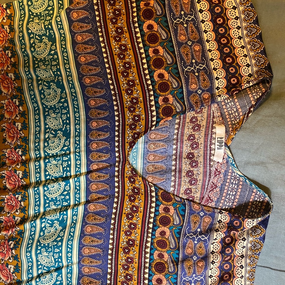 Unique patterned tunic - Picture 5 of 8